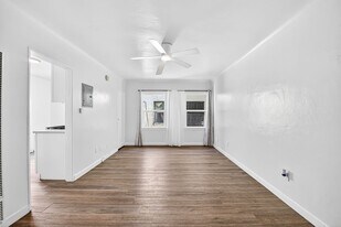 636 Linden Ave, Unit 09 in Long Beach, CA - Building Photo