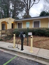 2396 Lawrenceville Hwy in Decatur, GA - Foto de edificio - Building Photo