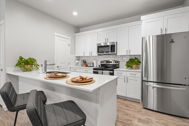 Sparrow Hill Apartments in Idaho Falls, ID - Foto de edificio - Building Photo