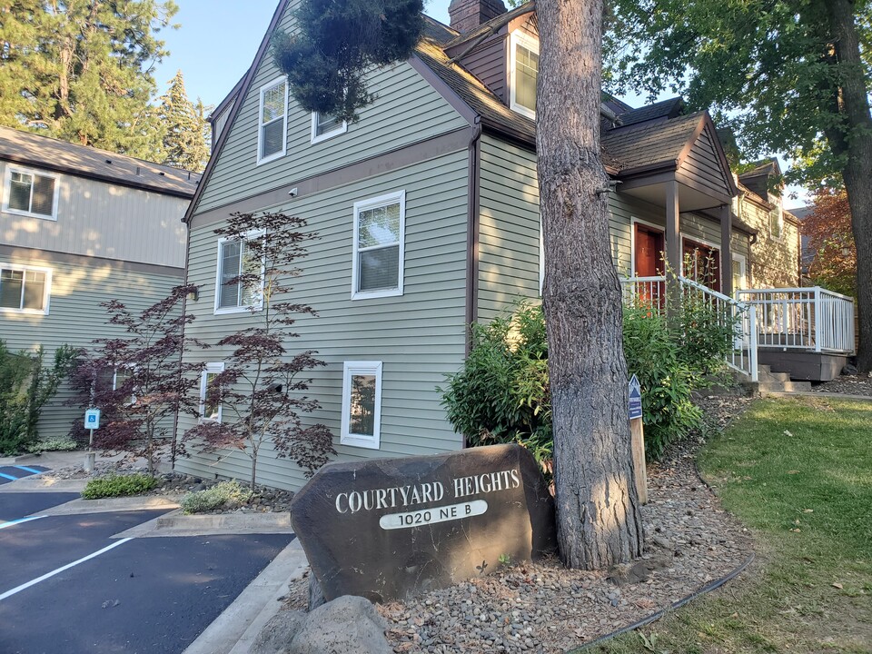 Courtyard Heights in Pullman, WA - Foto de edificio