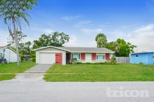 4185 Bullard St in North Port, FL - Building Photo