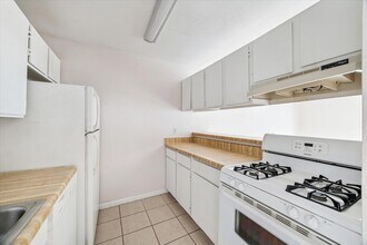 1014 Graham Dr in Tomball, TX - Foto de edificio - Building Photo