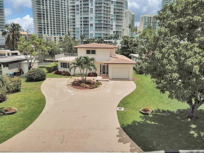 257 Atlantic Isle in Sunny Isles Beach, FL - Building Photo - Building Photo