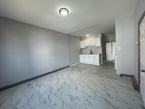 2004-2006 S 11th St, Unit 2006A in Milwaukee, WI - Building Photo - Building Photo