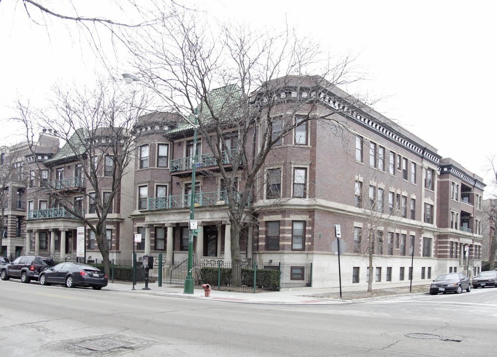 Glen row apartments in Chicago, IL - Building Photo