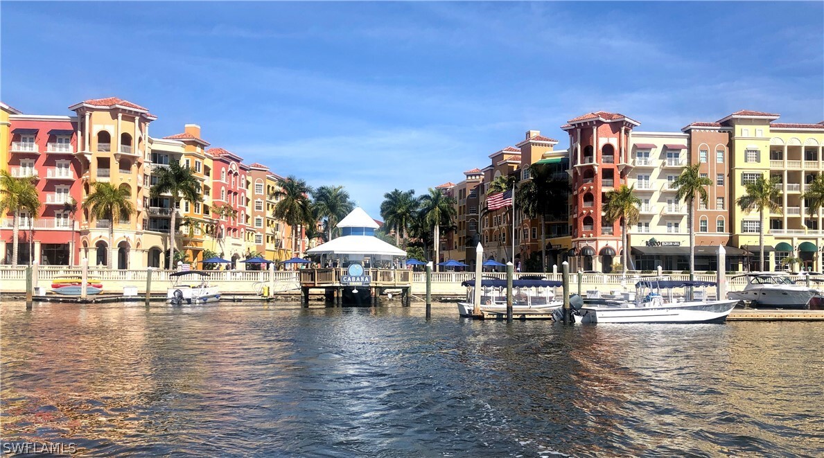 451 Bayfront Pl in Naples, FL - Building Photo