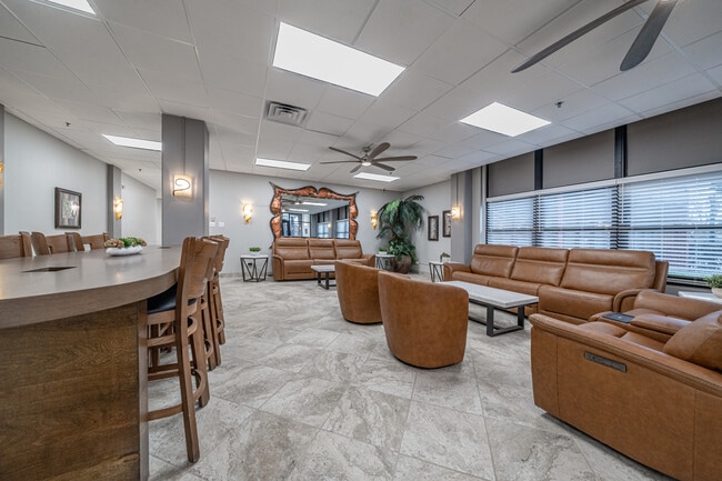 Bays Tower Apartments in Joliet, IL - Foto de edificio - Interior Photo