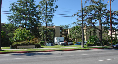 Villa Valley Apartments in Van Nuys, CA - Building Photo - Building Photo