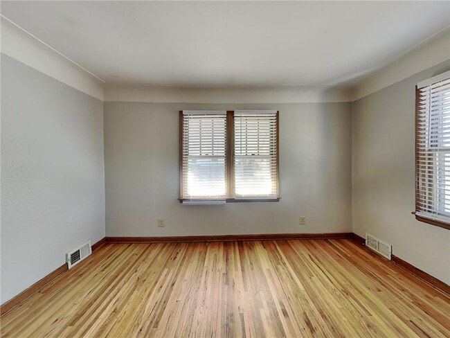 5606 N Bryant Ave in Minneapolis, MN - Foto de edificio - Building Photo