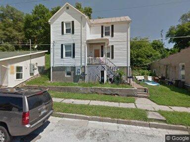 121 W 5th St in Hermann, MO - Foto de edificio