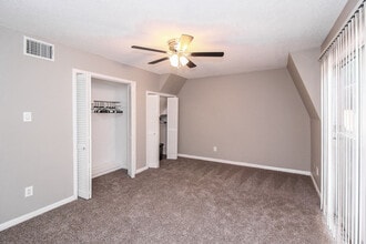 ReNew Greenway in Houston, TX - Building Photo - Interior Photo