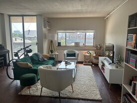 872 Massachusetts Ave in Cambridge, MA - Building Photo