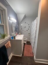 17 Idlewild Park, Unit 2nd floor in Watervliet, NY - Building Photo - Building Photo