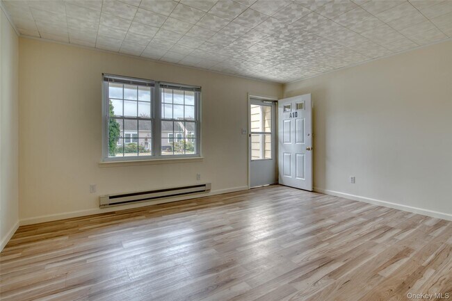 1000 9th St in Greenport, NY - Building Photo - Building Photo