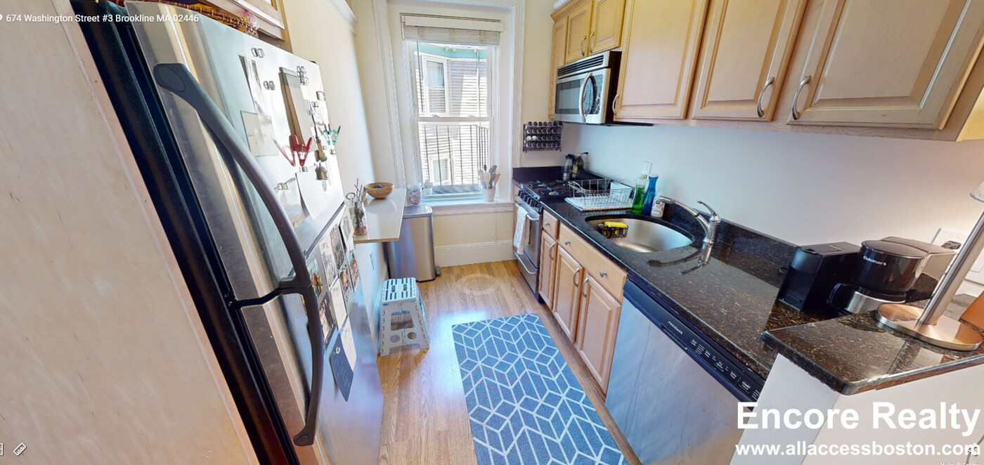 674 Washington St, Unit #2 in Brookline, MA - Foto de edificio