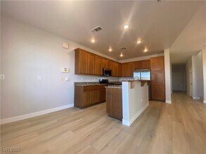 8150 Moonlight Meadows St in Las Vegas, NV - Building Photo - Building Photo
