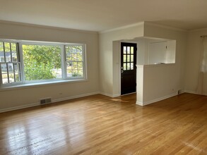 135 N Myrtle Ave in Elmhurst, IL - Foto de edificio - Building Photo