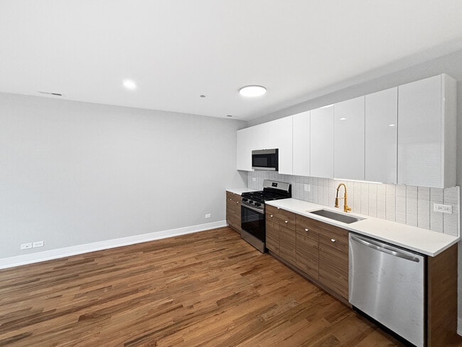 2127 W 18th St in Chicago, IL - Foto de edificio - Building Photo