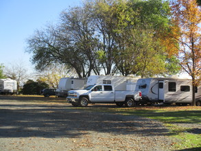 Falling Rocks RV Park in Oroville, CA - Building Photo - Other