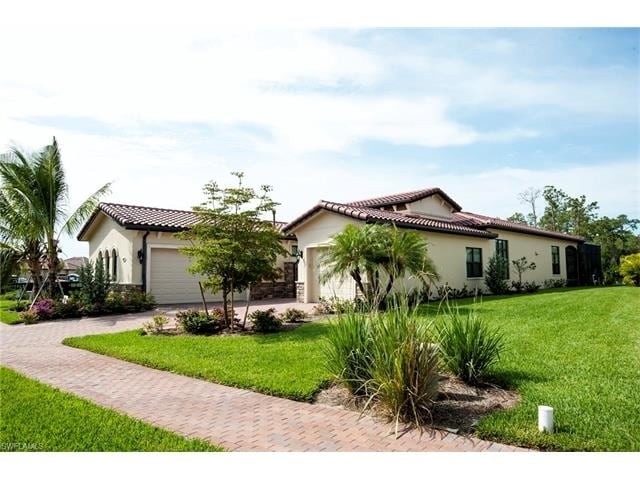 9325 Vercelli Ct in Naples, FL - Building Photo - Building Photo