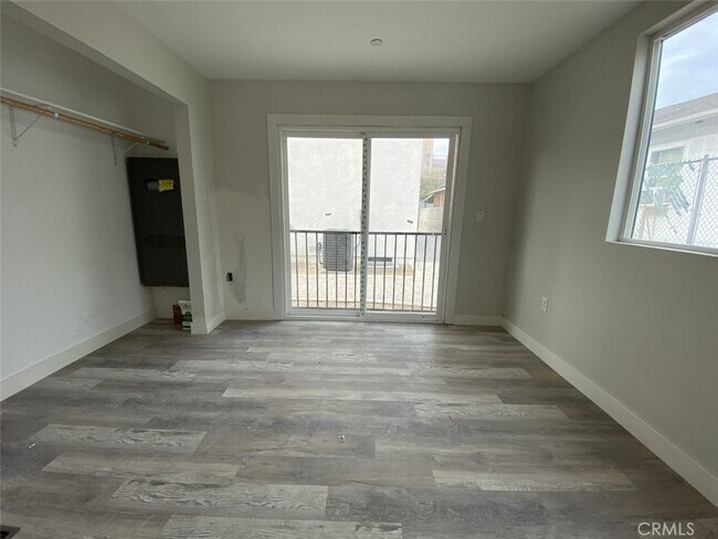property at 1033 N Cummings St