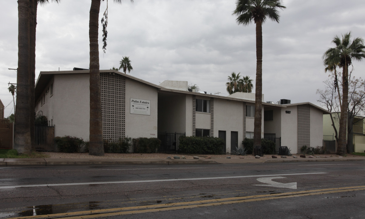 Villa Lamas in Phoenix, AZ - Building Photo