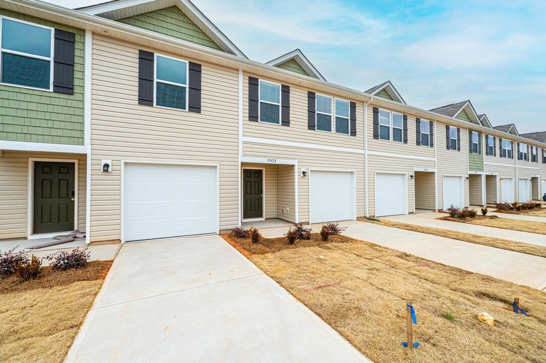 1942 Tranquility Cir in Newton, NC - Building Photo