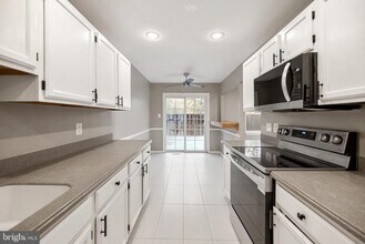 6104 Old Brentford Ct in Alexandria, VA - Building Photo - Building Photo