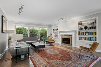 930 Harvard Ct in Highland Park, IL - Building Photo - Building Photo