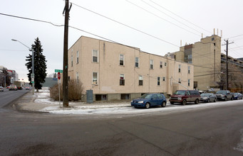 10305 95th St NW in Edmonton, AB - Building Photo - Building Photo