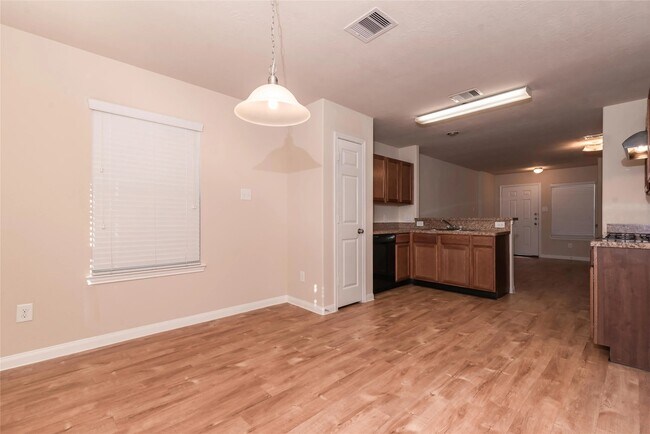 3827 Cary Creek Dr in Baytown, TX - Foto de edificio - Building Photo