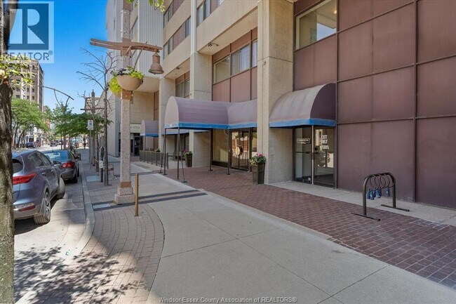 380 Pelissier St in Windsor, ON - Foto de edificio - Building Photo