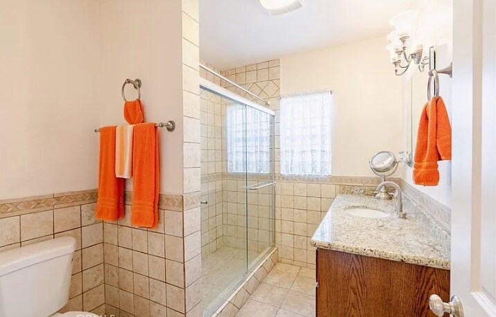 5915 Fishburn Ave in Huntington Park, CA - Building Photo