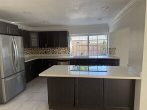 10937 SW 138th Pl in Miami, FL - Foto de edificio - Building Photo