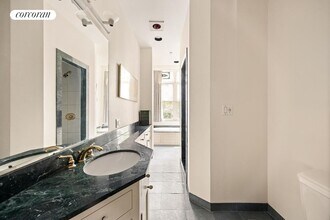 134 W 13th St in New York, NY - Building Photo - Building Photo