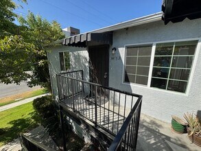 3415 W Alameda Ave, Unit A in Burbank, CA - Building Photo - Building Photo
