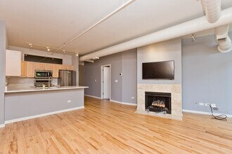 520 W Huron St in Chicago, IL - Building Photo - Building Photo
