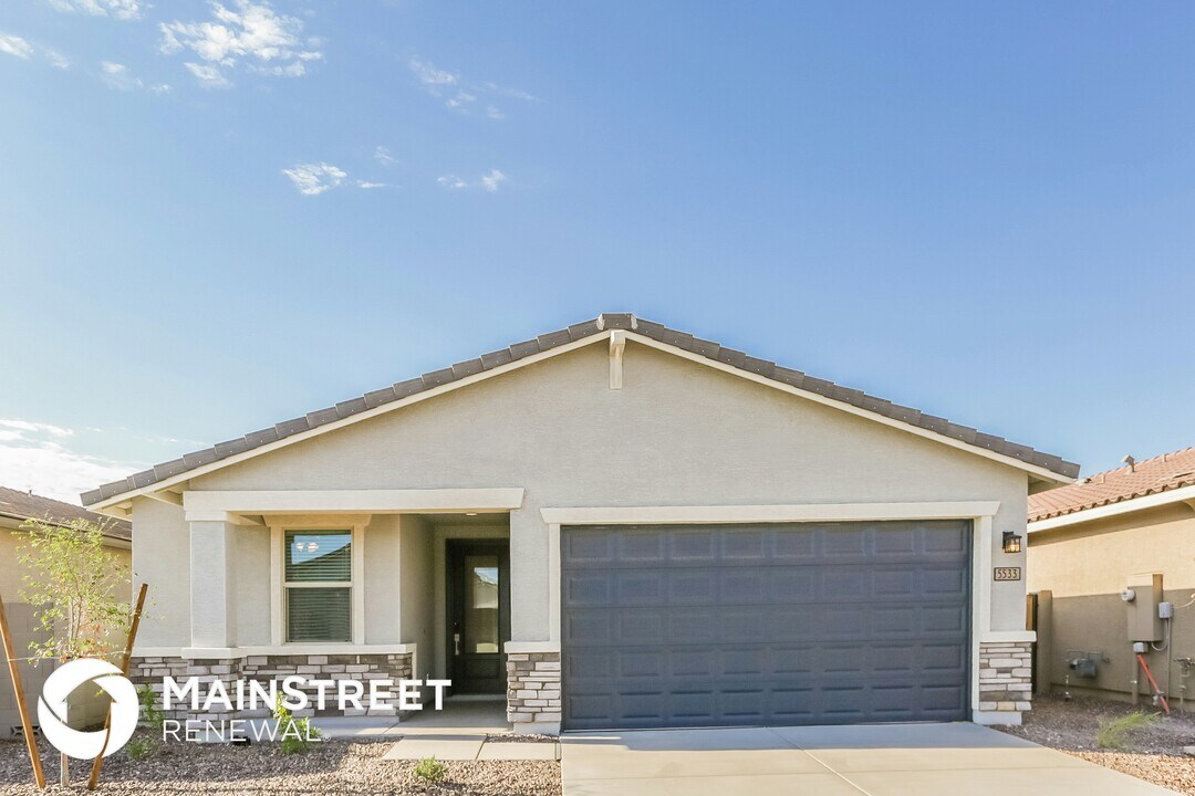 5533 W Walatowa St in Phoenix, AZ - Foto de edificio