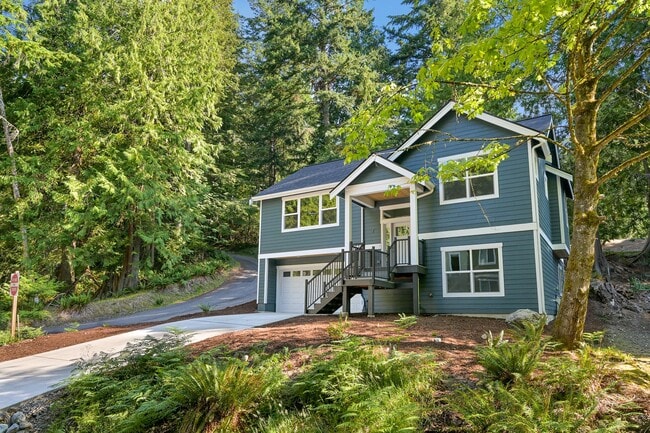 property at 7 Stable Ln