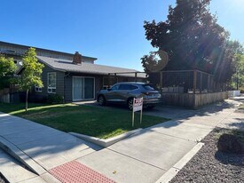 1065 E Main St in Ashland, OR - Building Photo