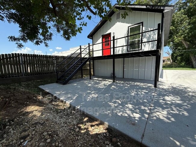 property at 318 College St