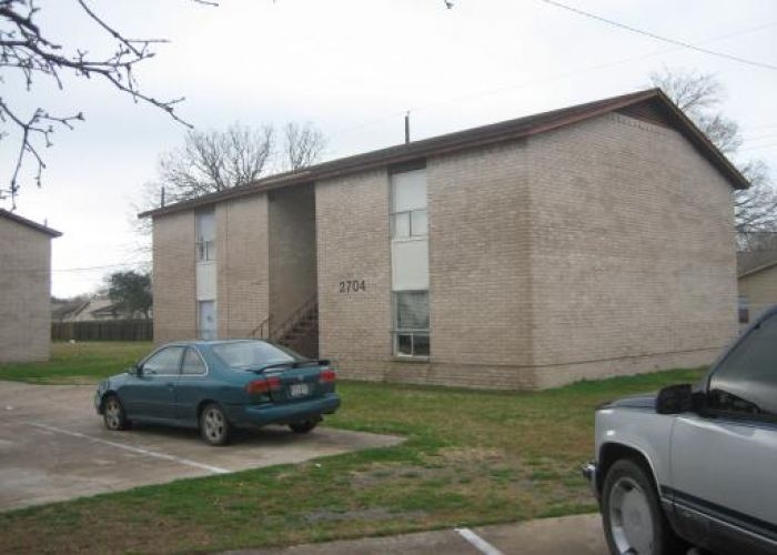 2704 Evergreen Cir in Bryan, TX - Building Photo