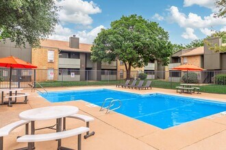 Parkside Apartments in Lubbock, TX - Foto de edificio - Building Photo
