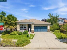 2271 Montecito Ct in Brentwood, CA - Building Photo