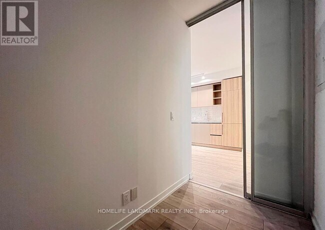 55-355 Mercer St in Toronto, ON - Building Photo - Building Photo