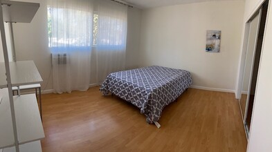 5860 Hazeltine Ave in Sherman Oaks, CA - Building Photo - Building Photo