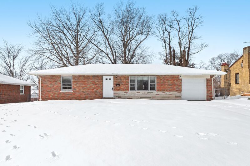 10511 Lookaway Dr in St. Louis, MO - Building Photo