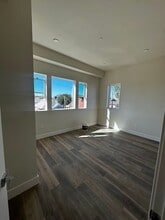 1015 W 21st St in Los Angeles, CA - Foto de edificio - Building Photo