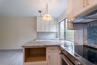 721 Madison Pl, Unit 723 in Ann Arbor, MI - Building Photo - Building Photo