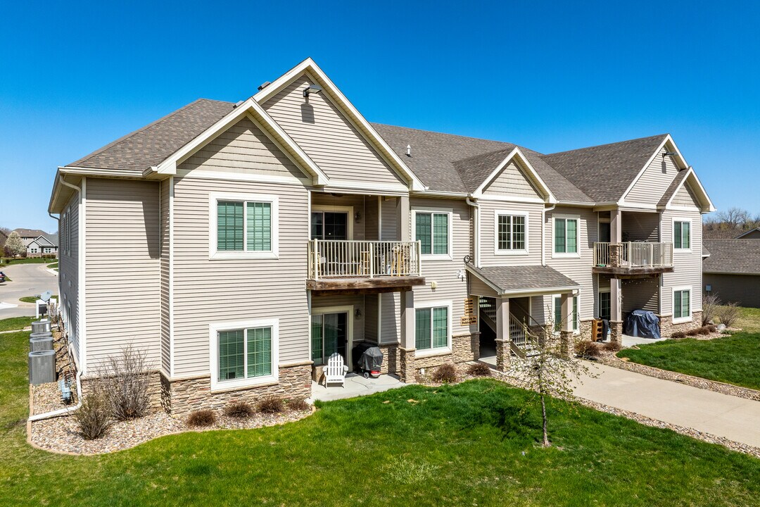 Brookside Condo in West Des Moines, IA - Foto de edificio